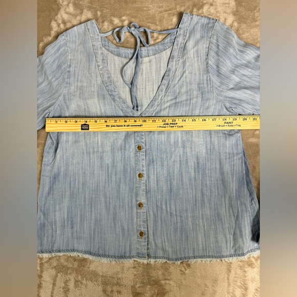 Anthropologie Cloth & Stone Chambray Top Size Large Button-Back Bell Sleeve - Picture 10 of 13